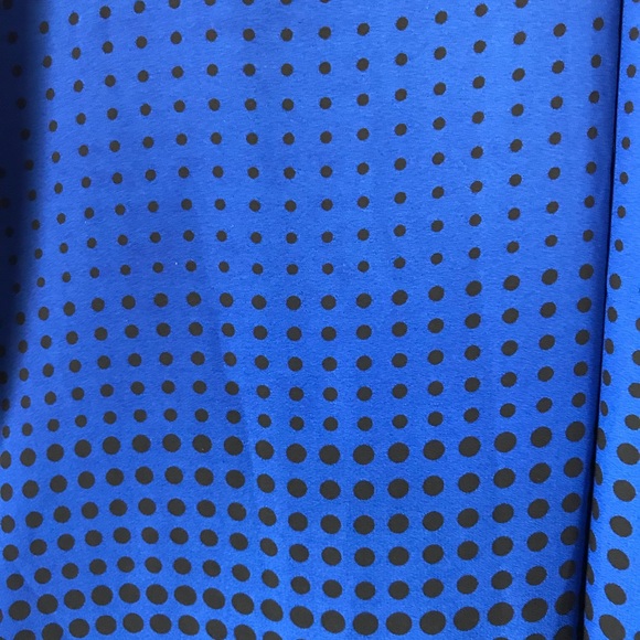 Blue and Black Polka Dot Sleeveless V Neck Blouse - Picture 2 of 3